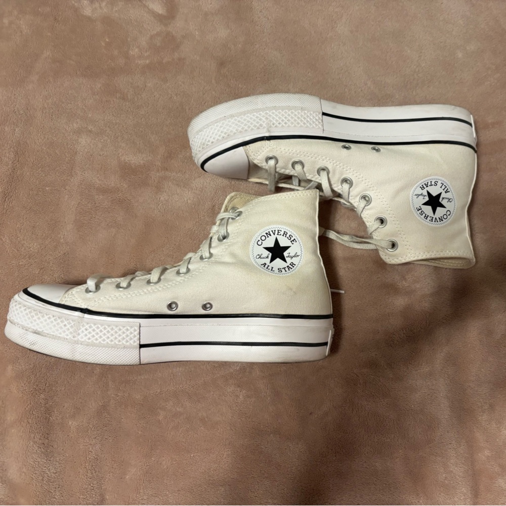 Women’s Platform Converse!